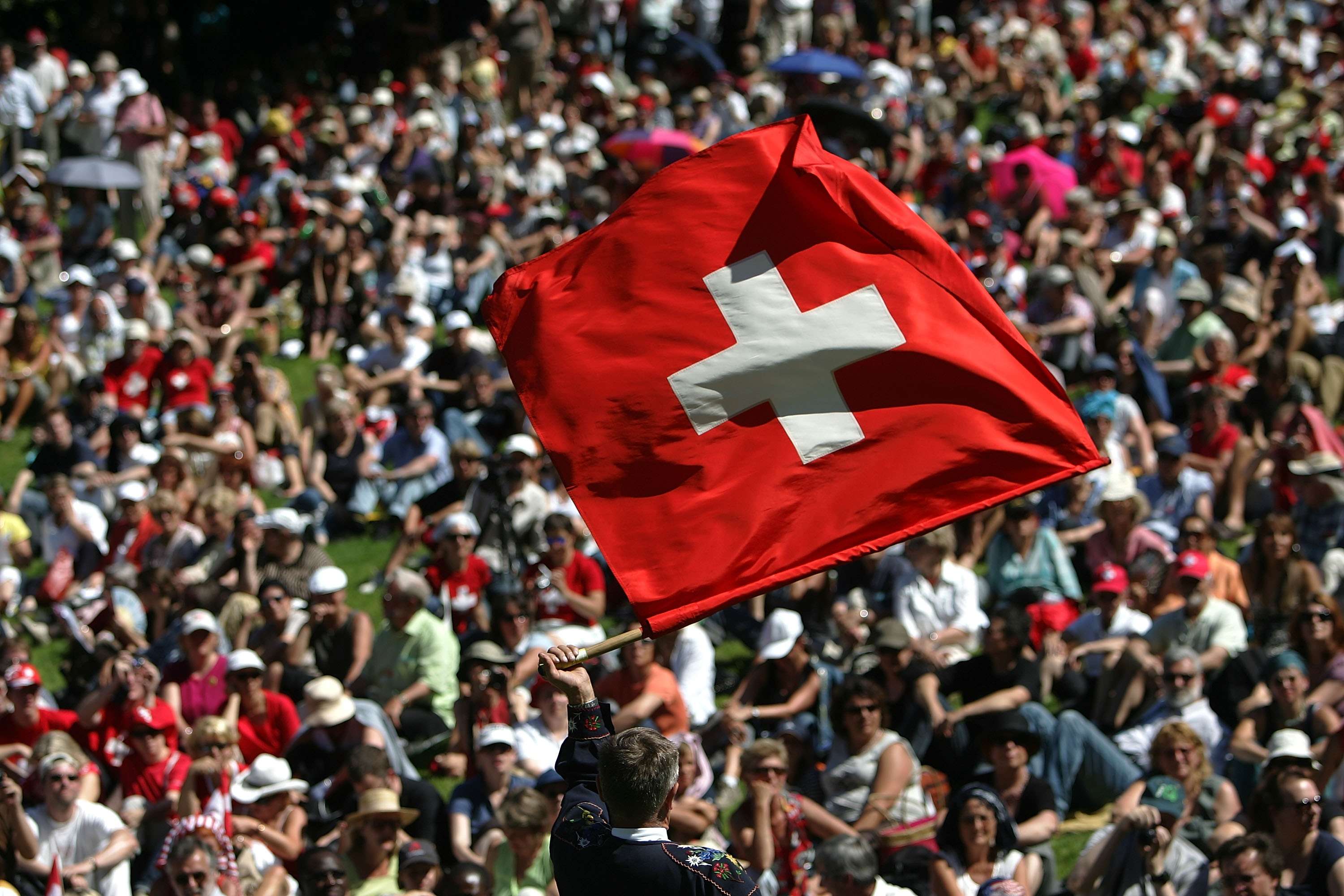 Швейцария численность населения. Народы Швейцарии. Швейцария люди. Население Швейцарии. Швейцарцы народ.